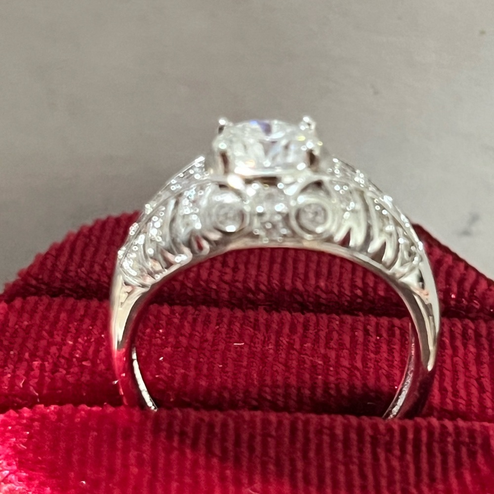 Elegant Silver Moissanite Women's Ring